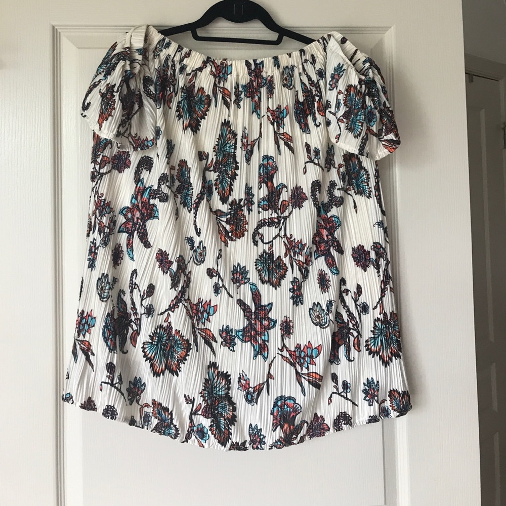 Beautiful off the should shirt